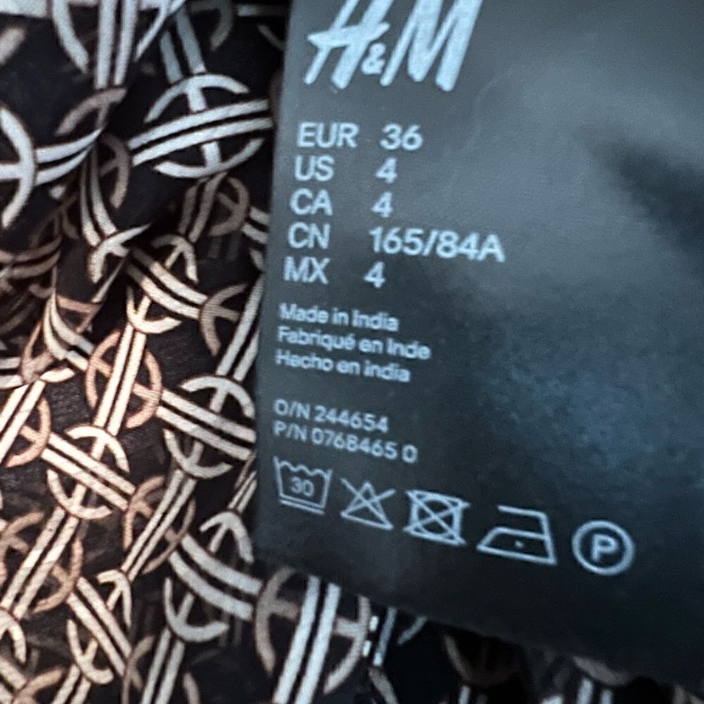 H&M semi sheer blouse NWOT - Picture 9 of 9